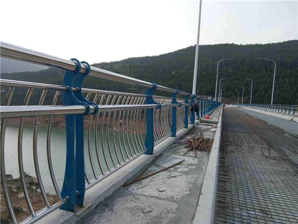 济宁不锈钢桥梁护栏的特点及其在桥梁安全中的重要作用