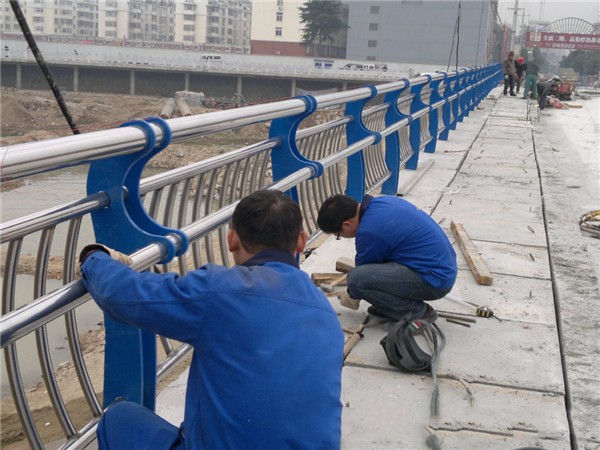 济宁不锈钢桥梁护栏除锈维护的重要性及其方法